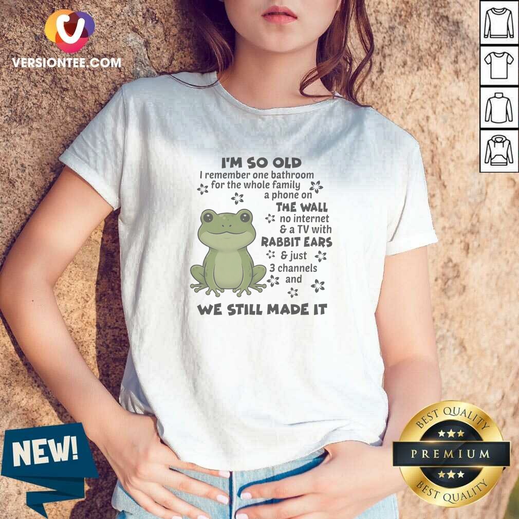 Pretty Top I'M So Old I Remember One Bathroom For The Whole Family A Phone On The Wall V-Neck Shirt